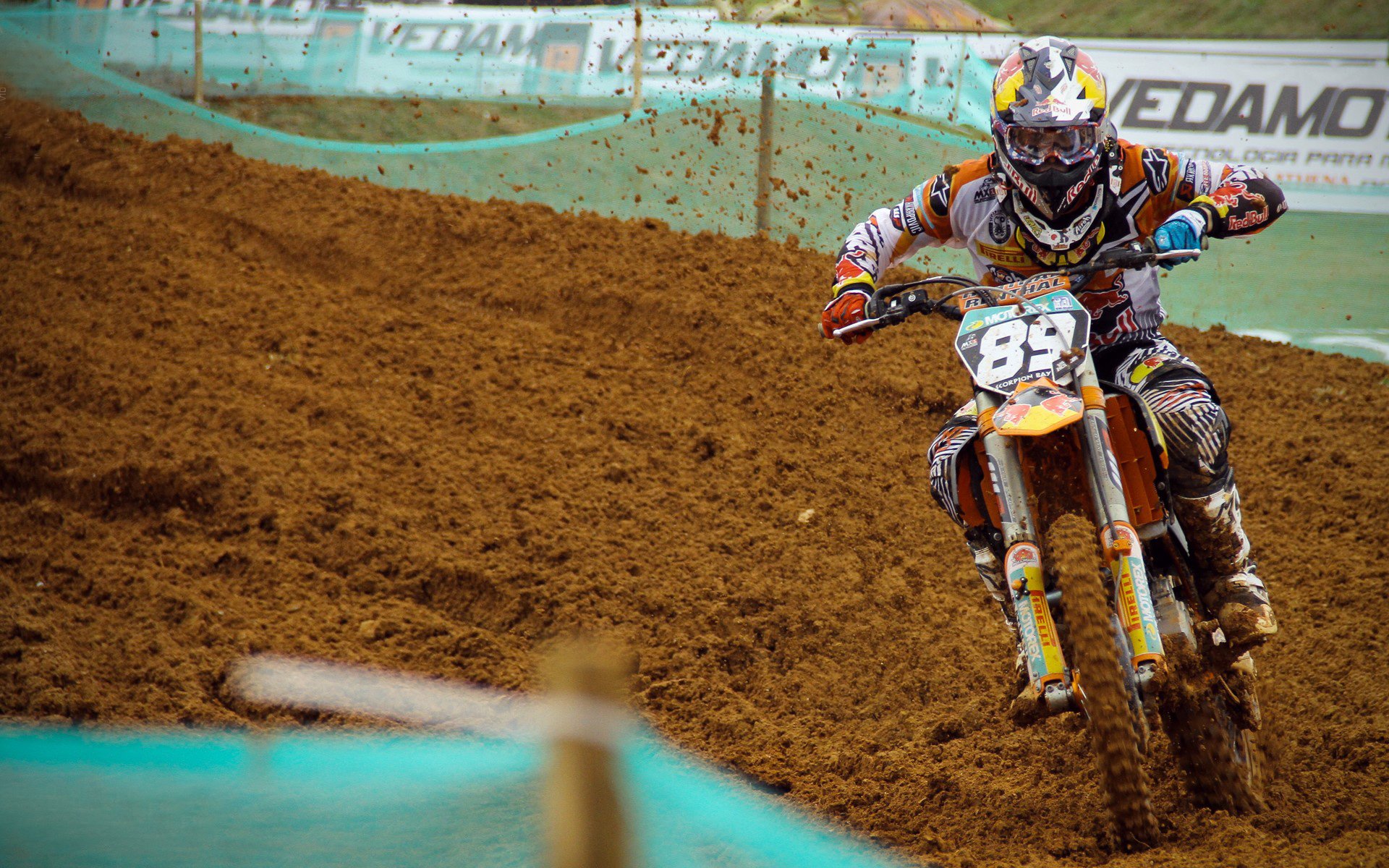 《堡垒之夜》“未来光影”赛季上线,奇幻创意等你发掘!