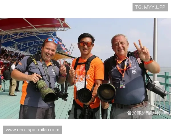 伞降对抗赛惊现完美编队，极限运动影像美学被推崇